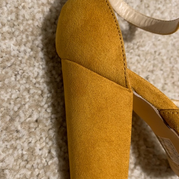 Forever 21 suede chunky heels - Picture 6 of 7